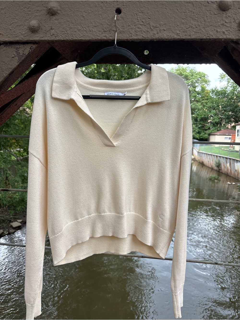 Calvin Klein Soft Cream Vneck Cropped Knit Pullover